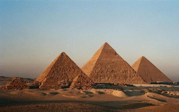 فرعون بیش از یک اتاق دفن دارد؟