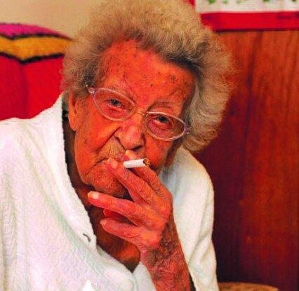 ترک سیگار در 102 سالگی! ، زنی که 95 سال سیگار می کشید یک شبه آن را ترک کرد